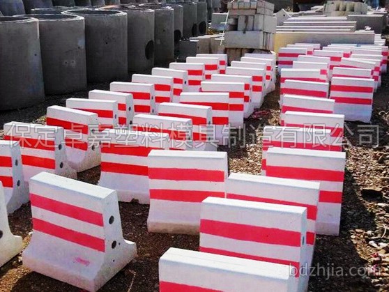 隔離墩模具 